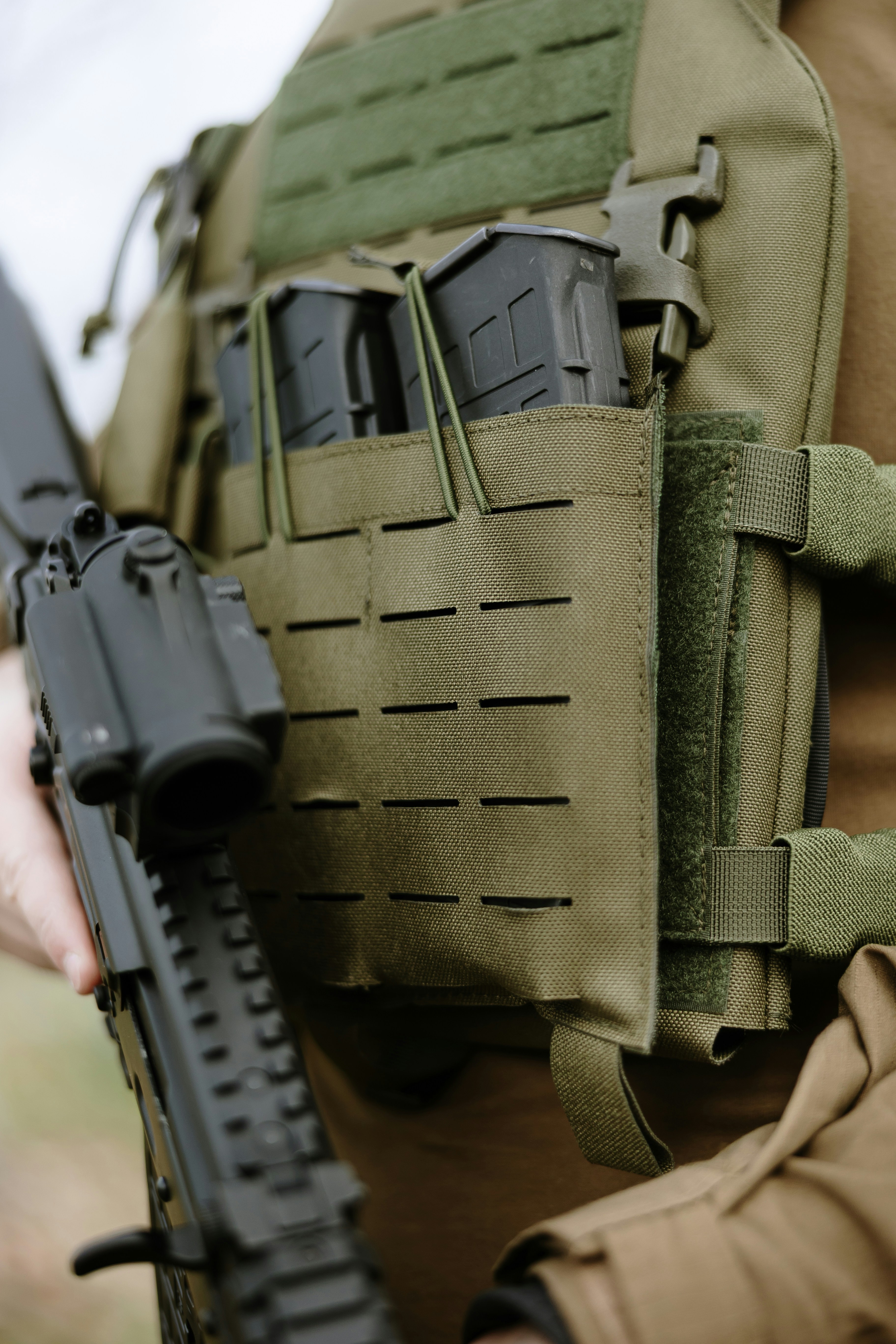 Airsoft player in new 8Fields Tactical Laser-Cut Plate Carrier
